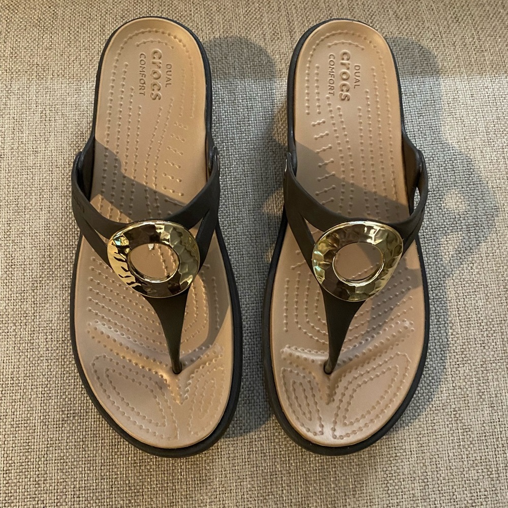 Crocs Dual Comfort Sanrah hammered Metallic Gold wedge flip flop sandal